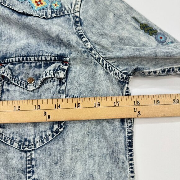 RRR Womens Southwestern Shirt Denim Snap Embroidered Indigo Acid Wash - Picture 11 of 13